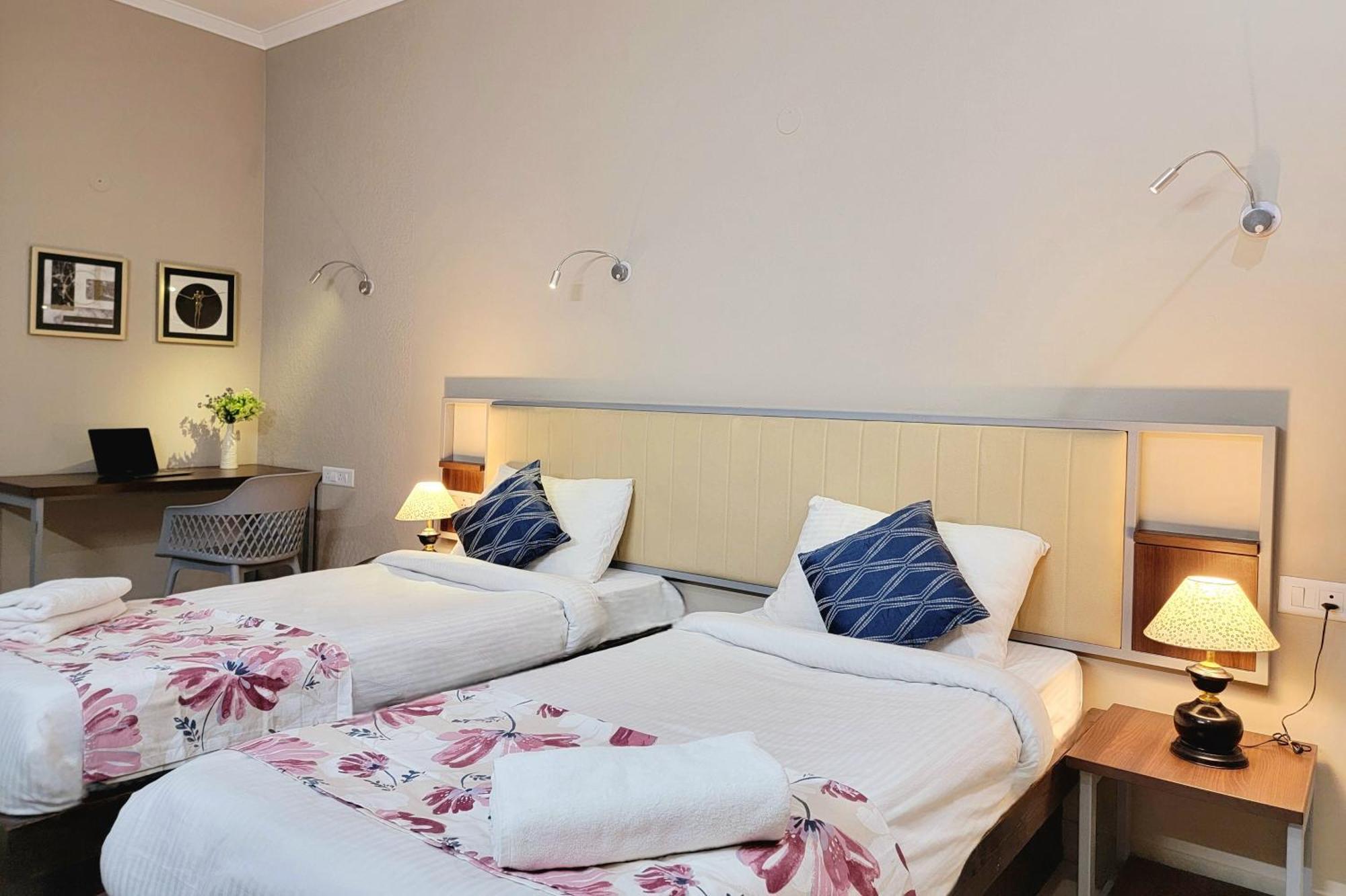 Hotel Vamsor Heights 1047 à Gurgaon Extérieur photo