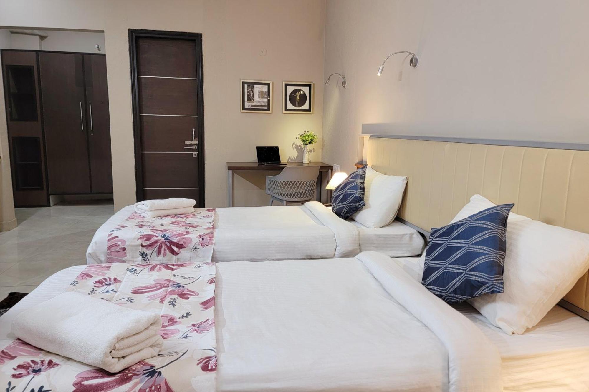 Hotel Vamsor Heights 1047 à Gurgaon Extérieur photo